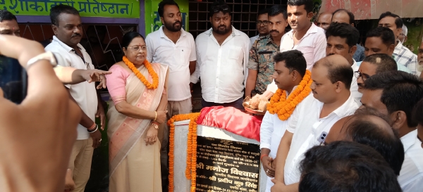 अररिया फोटो:विधायक शिलान्यास करते