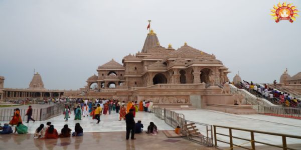 रामजन्मभूमि में ज्येष्ठ के पहले मंगल पर श्रद्धालु उमड़े, भोग प्रसाद बांटा गया