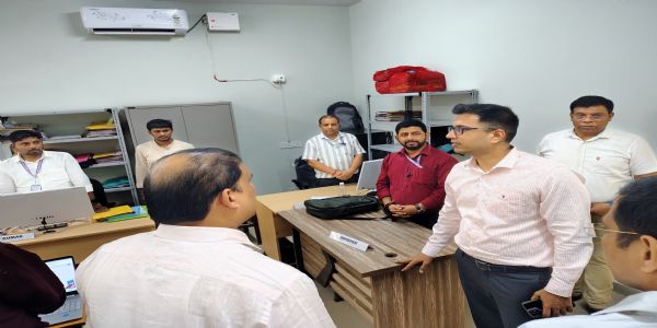 नवनिर्मित शिक्षा भवन का डीएम व डीडीसी ने किया निरीक्षण