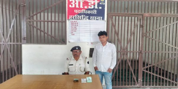 टोल के नाम पर वाहनों से अवैध वसूली करते एक गिरफ्तार