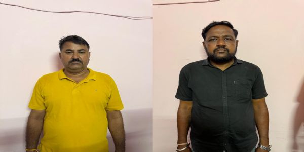 एएसआई व पूर्व पार्षद दलाल एक लाख की रिश्वत लेते गिरफ्तार