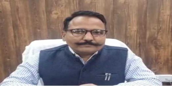 दस और निजी विद्यालयों को कारण बताओ नोटिस