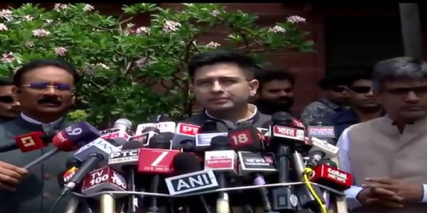 राष्ट्रपति के साथ मुलाकात के बाद बोले राघव चड्ढा, बदले की भावना से कार्रवाई कर रही है पंजाब सरकार