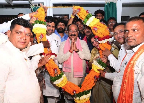 उप मुख्यमंत्री साव विकास कार्यों का लोकार्पण और भूमिपूजन करते हुए