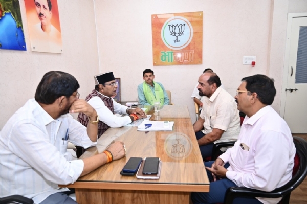 मंत्री विश्वास सारंग और लखन पटेल ने भाजपा प्रदेश कार्यालय में कार्यकर्ताओं से किया संवाद