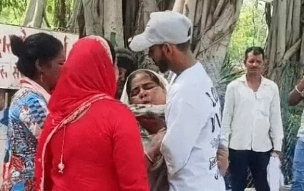 सिविल अस्पताल में विलाप करते मृतक शिवकुमार के परिजन