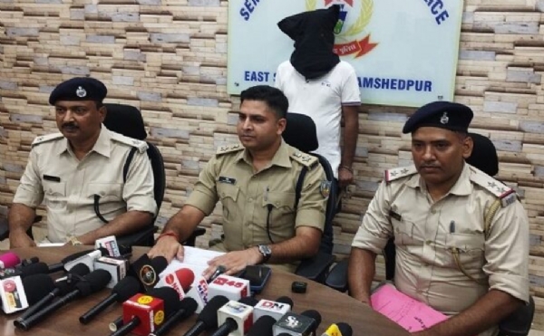 गिरफ्तार आरोपी की जानकारी देते सीटी एसपी ललित मीणा
