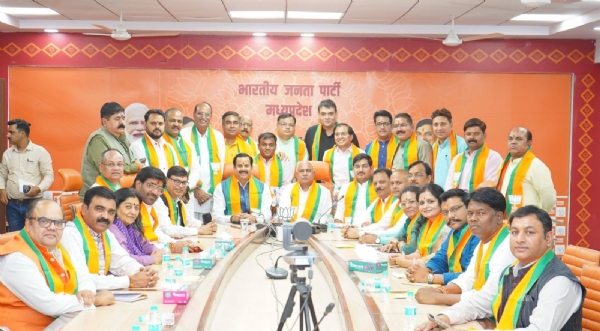 भाजपा प्रदेश अध्यक्ष और प्रदेश प्रभारी डॉ. महेंद्र सिंह ने मीडिया विभाग की बैठक को किया संबोधित
