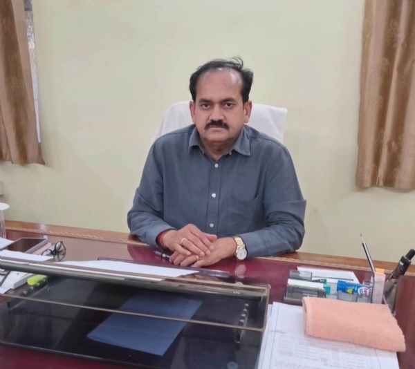 प्रशासनिक अधिकारी अनिल तैलया