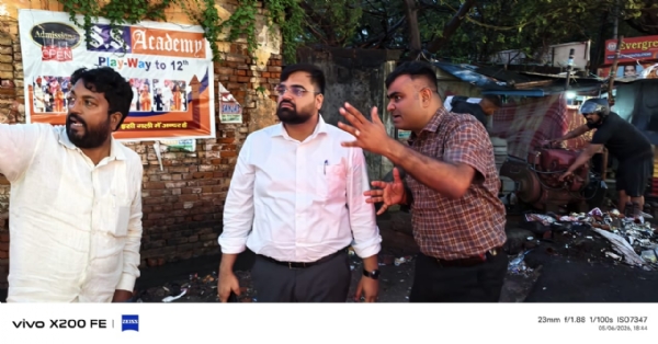 अपर नगर आयुक्त के साथ शहर का निरीक्षण, जलनिकासी व सफाई व्यवस्था दुरुस्त करने के निर्देश*
