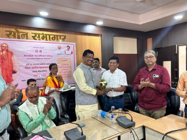 आदि गुरू शंकराचार्य जन्म जयंती का आयोजन आदि गुरू शंकराचार्य जन्म जयंती का आयोजन