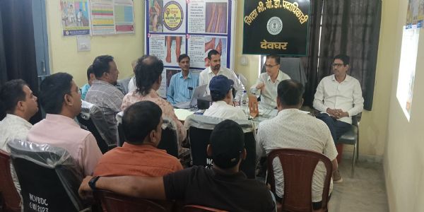 वैक्टर जनित रोग नियंत्रण कार्यक्रम की समीक्षा में जांच और दवा की उपलब्धता पर जोर