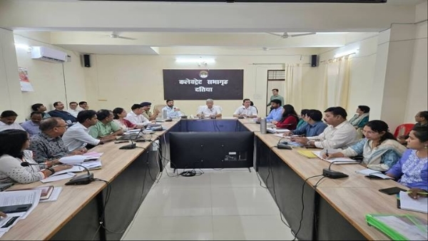 दतिया जिले के कलेक्ट्रेट सभाकक्ष में बैठक