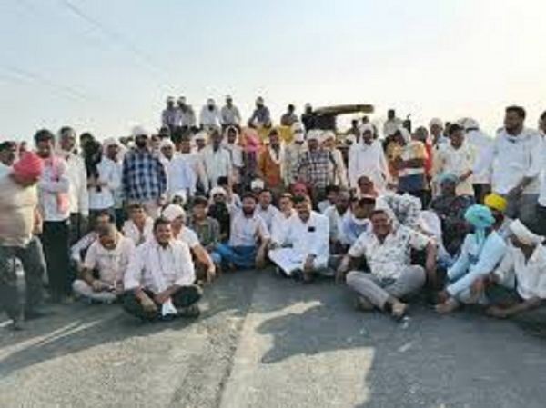 गेहूं खरीदी में देरी पर किसानों का स्टेट हाईवे जाम