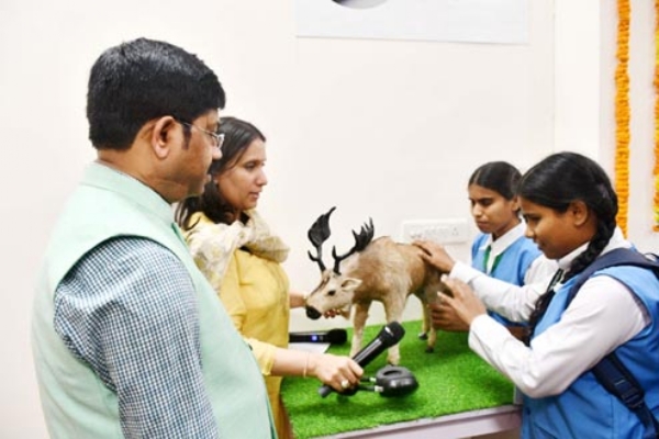 मंत्री नन्दी व मंडलायुक्त