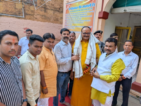 उत्तर प्रदेश के उप मुख्यमंत्री बृजेश पाठक बुधवार को अल्प प्रवास पर मध्य प्रदेश के दतिया पहुंचे।