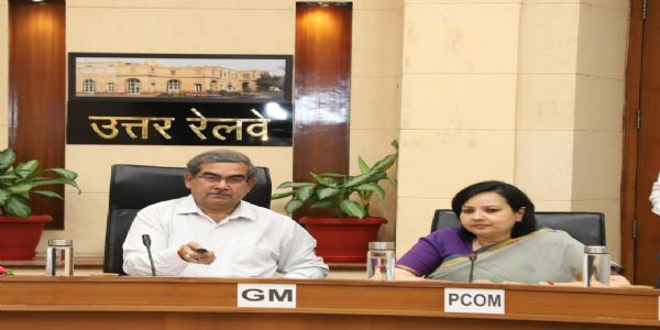 उत्तर रेलवे के महाप्रबंधक राजेश कुमार पांडे परिचालन प्रबंधक मोनिका अग्निहोत्री। उत्तर रेलवे के महाप्रबंधक राजेश कुमार पांडे परिचालन प्रबंधक मोनिका अग्निहोत्री।