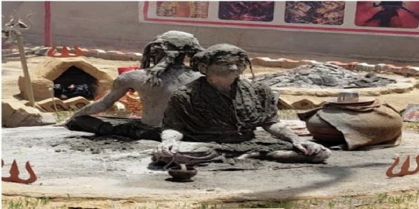 In Pushkar, a foreign woman resolved to perform rigorous spiritual practice in the scorching heat of the month of Jyeshtha.