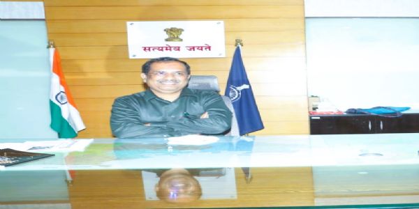 अविनाश पाठक, बीड के तत्कालिन डीएम अविनाश पाठक, बीड के तत्कालिन डीएम