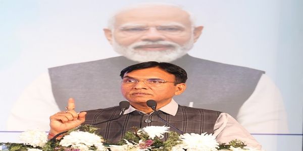 राष्ट्रव्यापी वार्षिक स्वास्थ्य जांच पहल का शुभारंभ करते डॉ. मनसुख मांडविया राष्ट्रव्यापी वार्षिक स्वास्थ्य जांच पहल का शुभारंभ करते डॉ. मनसुख मांडविया