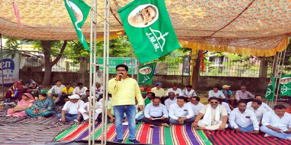 गैस सिलेंडर के मूल्य वृद्धि के खिलाफ झामुमो का धरना प्रदर्शन