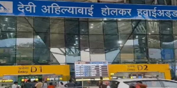 इंदौर एयरपोर्ट निदेशक के खिलाफ पीएमओ में पहुंची शिकायत, दिल्ली से आई उच्च स्तरीय जांच टीम