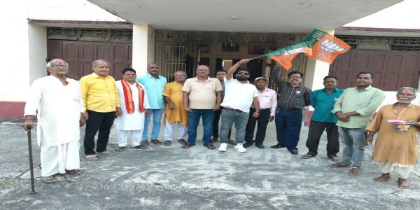 मंत्री बनने पर नीतीश कुमार मिश्रा के पैतृक गांव बलुआ बाजार में जश्न