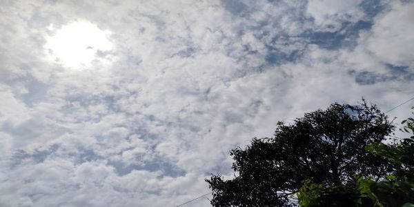 उत्तराखंड में बारिश और तेज हवाओं का अलर्ट, तापमान गिरेगा