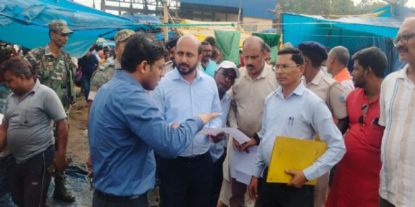 गोला मार्केटिंग परिसर का डीसी ने किया निरीक्षण