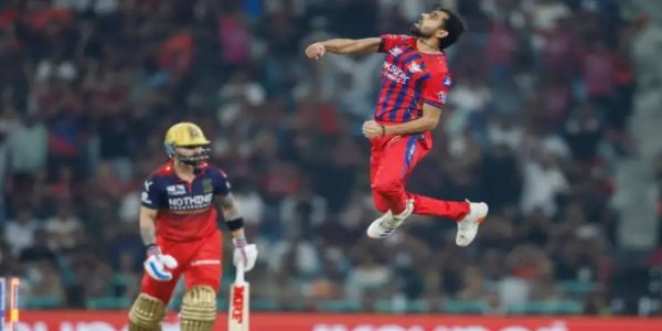 विराट कोहली को आउट करने के बाद जश्न मनाते प्रिंस यादव