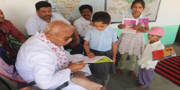 रामगंजमंडी क्षेत्र के 13 सरकारी विद्यालयों को शिक्षा मंत्री मदन दिलावर ने दिए 377 फर्नीचर सेट, नामांकन बढ़ाने पर दिया जोर