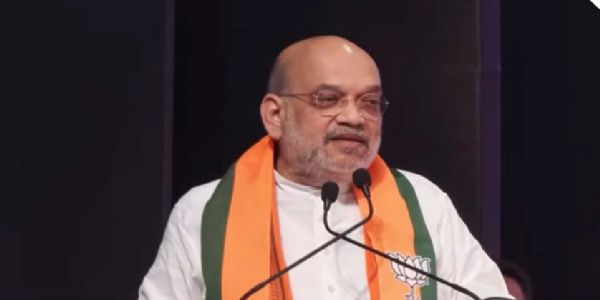 कोलकाता के विश्व बांग्ला कन्वेंशन सेंटर में मीडिया से रूबरू केंद्रीय गृह मंत्री अमित शाह