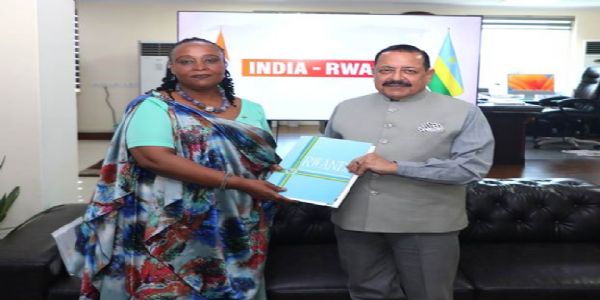 रवांडा के राष्ट्रपति की तरफ से जैकलीन मुकांगिरा ने शनिवार को केंद्रीय मंत्री डॉ. जितेन्द्र सिंह  से मुलाकात कर उ