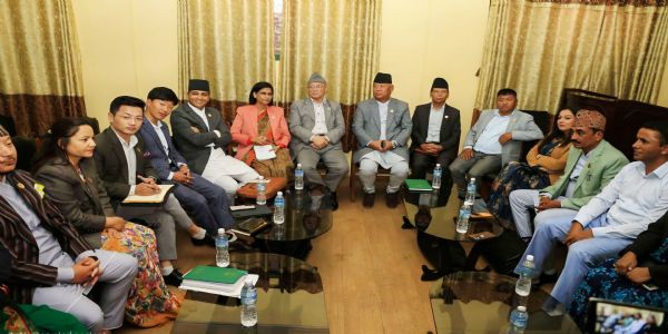 नेपाल के विपक्षी दलों की सामूहिक बैठक नेपाल के विपक्षी दलों की सामूहिक बैठक