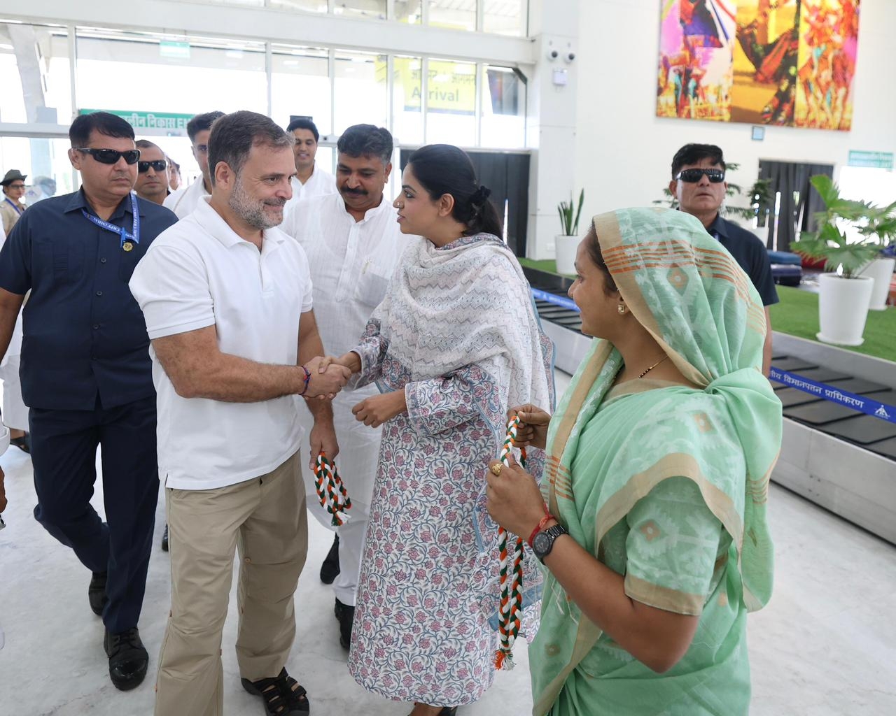 Rahul calls for keeping Congress ideology and policies strong Rahul calls for keeping Congress ideology and policies strong