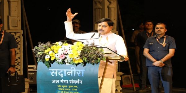 सदानीरा समारोह को संबोधित करते हुए मुख्यमंत्री सदानीरा समारोह को संबोधित करते हुए मुख्यमंत्री
