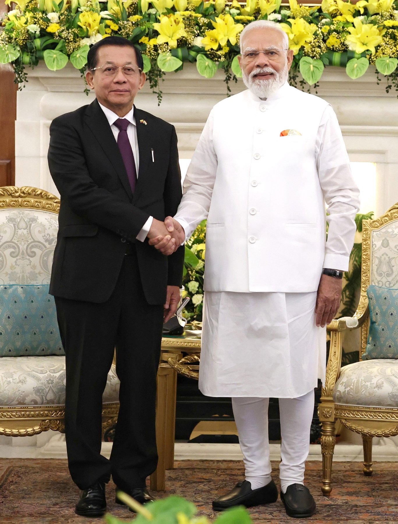 दिल्ली के हैदराबाद हाउस में सोमवार को प्रधानमंत्री नरेन्द्र मोदी और म्यांमार के राष्ट्रपति यू मिन आंग ह्लाइंग के बीच द्विपक्षीय बैठक हुई।