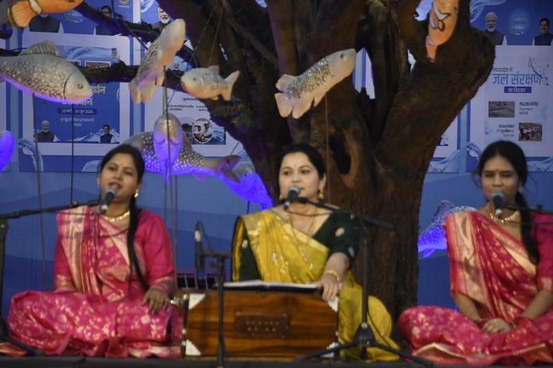 सदानीरा समागम में बुंदेली लोकगीत की प्रस्तुति सदानीरा समागम में बुंदेली लोकगीत की प्रस्तुति