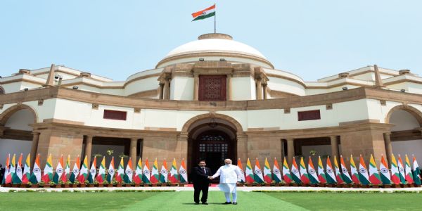 दिल्ली के हैदराबाद हाउस में राष्ट्रपति का स्वागत करते प्रधानमंत्री दिल्ली के हैदराबाद हाउस में राष्ट्रपति का स्वागत करते प्रधानमंत्री
