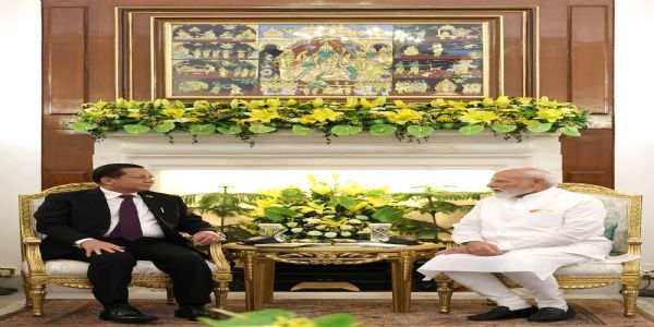 दिल्ली के हैदराबाद हाउस में सोमवार को प्रधानमंत्री नरेन्द्र मोदी और म्यांमार के राष्ट्रपति यू मिन आंग ह्लाइंग के बीच द्विपक्षीय बैठक हुई।