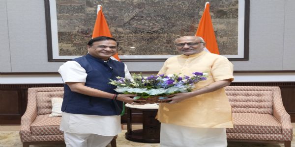 उपराष्ट्रपति सीपी राधाकृष्णन असम के मुख्यमंत्री डॉ. हिमंत बिस्वा सरमा से शिष्टाचार भेंट करते हुए। उपराष्ट्रपति सीपी राधाकृष्णन असम के मुख्यमंत्री डॉ. हिमंत बिस्वा सरमा से शिष्टाचार भेंट करते हुए।