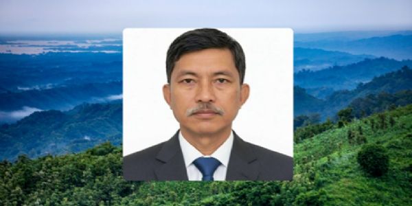 दीपेन दीवान और नेपथ्य में चटगांव हिल। फोटो - इंटरनेट मीडिया दीपेन दीवान और नेपथ्य में चटगांव हिल। फोटो - इंटरनेट मीडिया