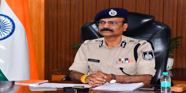 मप्र के डीजीपी कैलाश मकवाणा प्रशिक्षण अभियान शुरू करते हुए मप्र के डीजीपी कैलाश मकवाणा प्रशिक्षण अभियान शुरू करते हुए