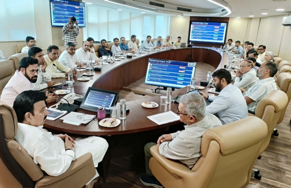 गुरुग्राम स्थित जीएमडीए कार्यालय में अधिकारियों की बैठक लेते कैबिनेट मंत्री राव नरबीर सिंह। गुरुग्राम स्थित जीएमडीए कार्यालय में अधिकारियों की बैठक लेते कैबिनेट मंत्री राव नरबीर सिंह।
