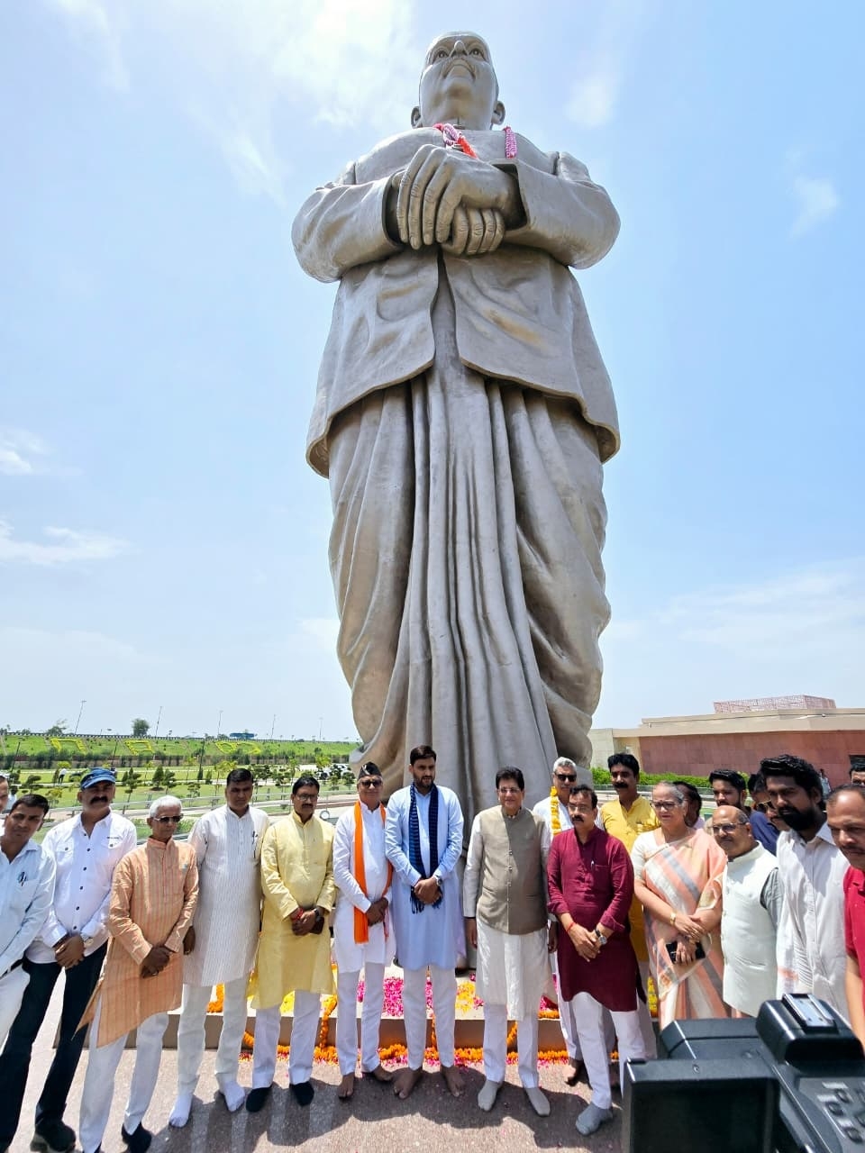 लखनऊ : प्रेरणास्थल पर केंद्रीय वाणिज्य और उद्योग मंत्री पीयूष गोयल व अन्य नेता लखनऊ : प्रेरणास्थल पर केंद्रीय वाणिज्य और उद्योग मंत्री पीयूष गोयल व अन्य नेता