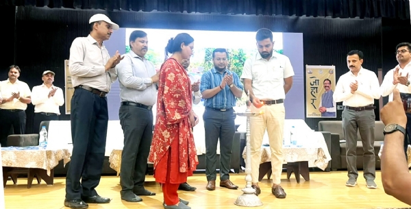 प्रशिक्षण सह कार्यशाला का उद्घाटन करते उपायुक्त दिलीप प्रताप सिंह शेखावत प्रशिक्षण सह कार्यशाला का उद्घाटन करते उपायुक्त दिलीप प्रताप सिंह शेखावत