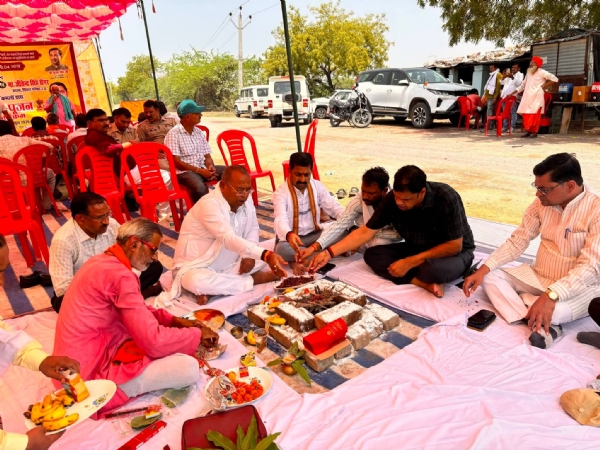 भूमिपूजन करते सदर विधायक