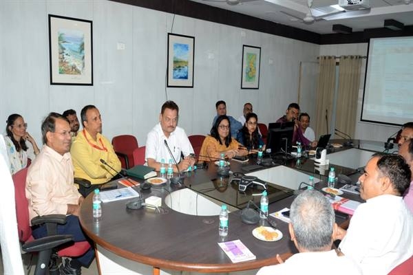 अध्ययन के लिए पहुंचे छत्तीसगढ़ के अधिकारी