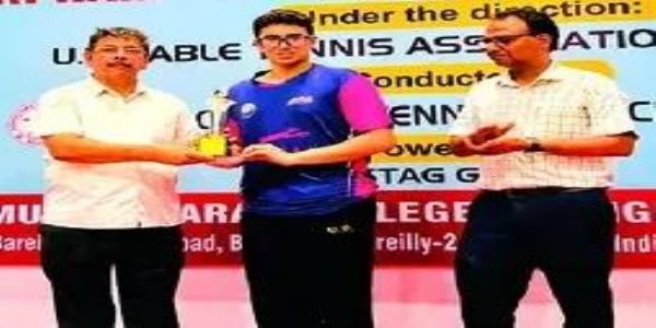 टेबल टेनिस में सिल्वर मेडल विजेता खिलाड़ी विख्यात। टेबल टेनिस में सिल्वर मेडल विजेता खिलाड़ी विख्यात।
