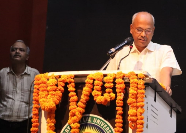 सिरसा में आयोजित कार्यक्रम को संबोधित करते एडीजीपी संजय कुमार।